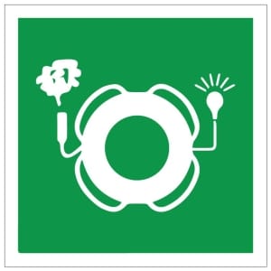 Pelastusrengas valolla ja savulla IMO jälkivalaiseva kyltti